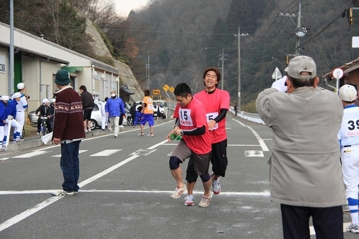 5区～6区　ケアハウスゆめあいの郷・岡崎孝俊選手から特養ホームゆめあいの丘　佐藤守選手へ